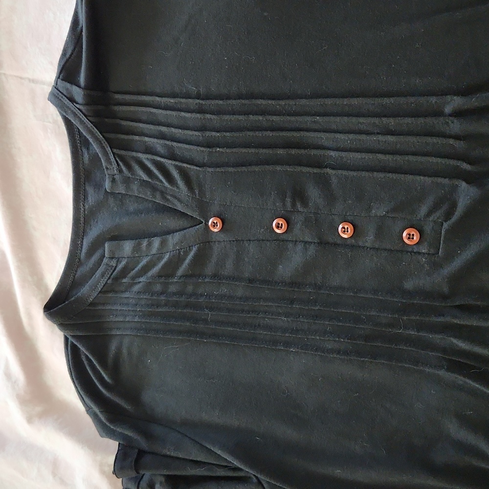 Short Sleeve, black knit top - Picture 3 of 4